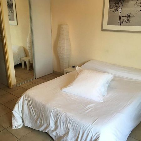 Logis Hotel Le Clos Saint Loup Bram 外观 照片