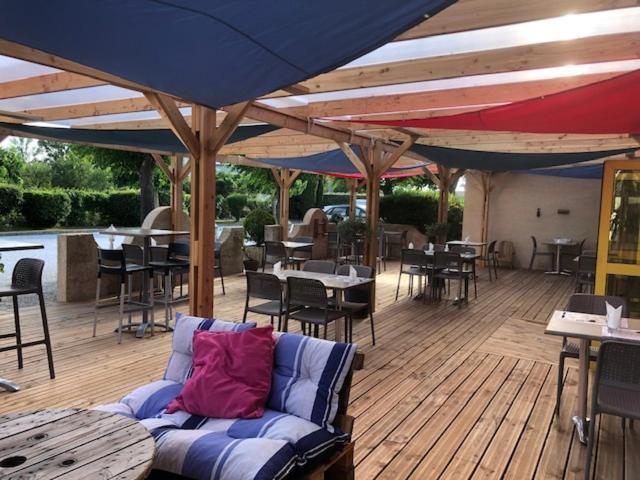Logis Hotel Le Clos Saint Loup Bram 外观 照片