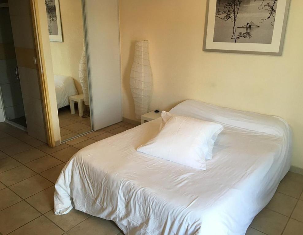 Logis Hotel Le Clos Saint Loup Bram 外观 照片
