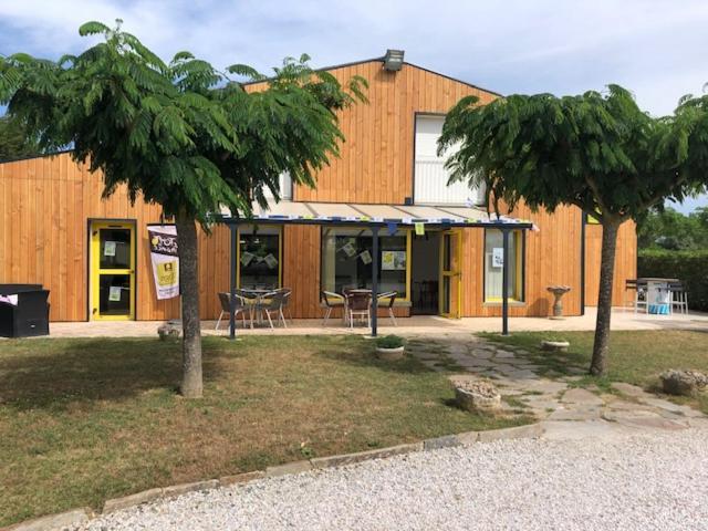 Logis Hotel Le Clos Saint Loup Bram 外观 照片