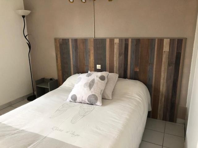 Logis Hotel Le Clos Saint Loup Bram 外观 照片