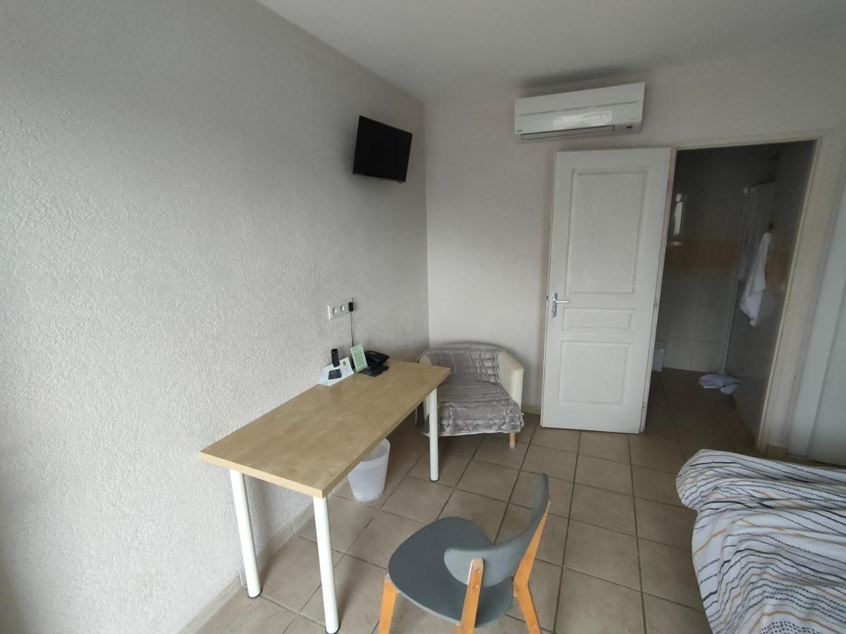 Logis Hotel Le Clos Saint Loup Bram 外观 照片