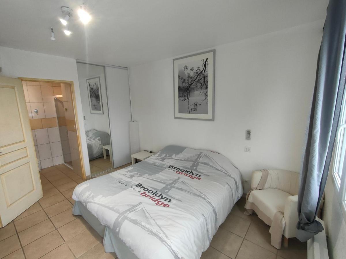 Logis Hotel Le Clos Saint Loup Bram 外观 照片